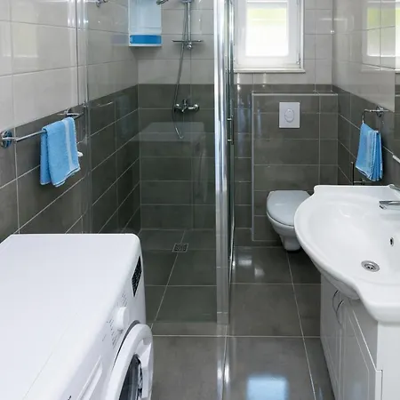 Ferienhaus Apartman Bura - *