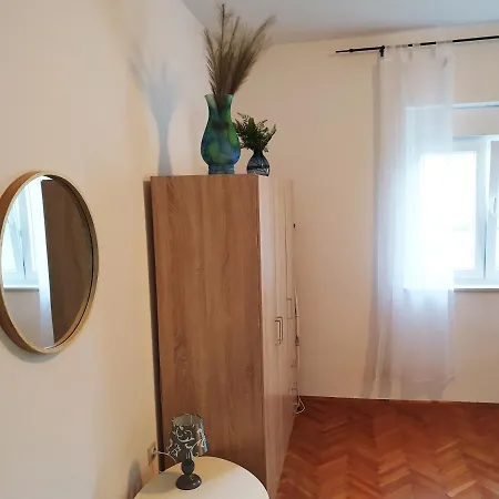 Apartman Bura - Holiday home *