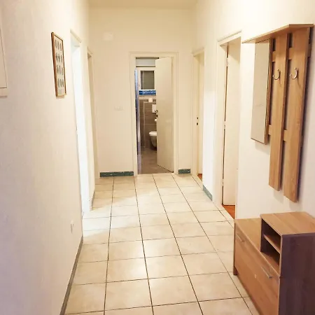 Apartman Bura - Holiday home *