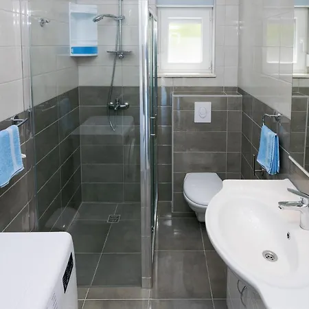 Dom wakacyjny Apartman Bura - Kali