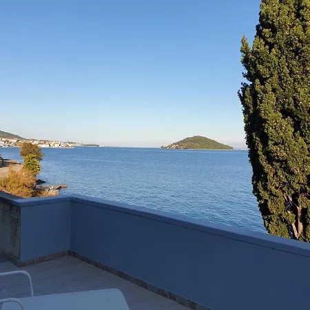 Dom wakacyjny Apartman Bura - *